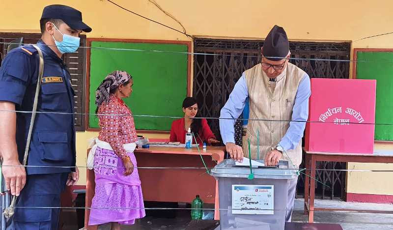 मन्त्री बडु र उपसभामुख जोशीद्वारा मतदान