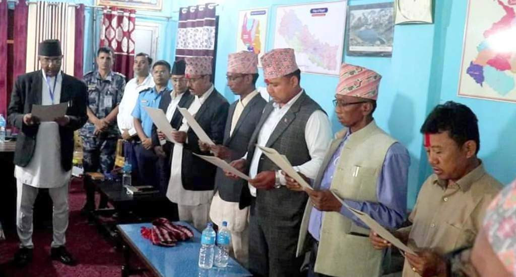कञ्चनपुरमा नव निर्वाचित जनप्रतिनिधीले लिए सपथ
