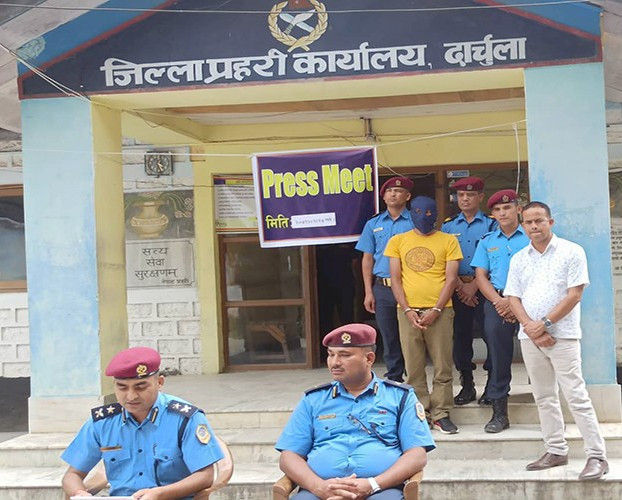 आगो लगाए महिलाको हत्या गर्ने खडायतलाई दार्चुला प्रहरीले गर्‍यो सार्वजनिक