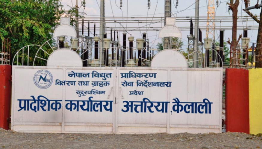 सुदूरपश्चिममा लामो समयदेखि विद्युत् महसुल नबुझाउने ग्राहकको लाइन काटिदै